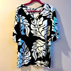 Blue Ginger Tunic Blouse Top Women’s Large Black/White V-Neck Leaf Print